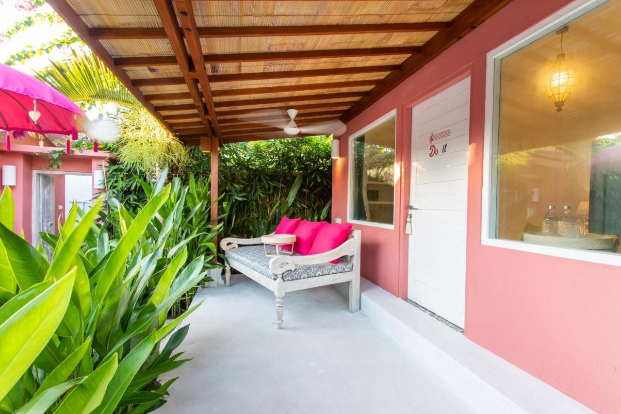 Pinkprivate Sanur - For Cool Adults Only Bed & Breakfast Exterior photo