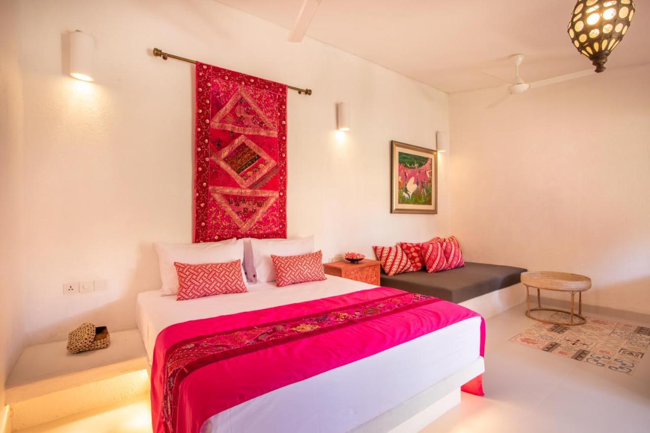 Pinkprivate Sanur - For Cool Adults Only Bed & Breakfast Exterior photo