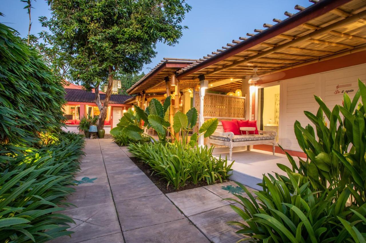 Pinkprivate Sanur - For Cool Adults Only Bed & Breakfast Exterior photo