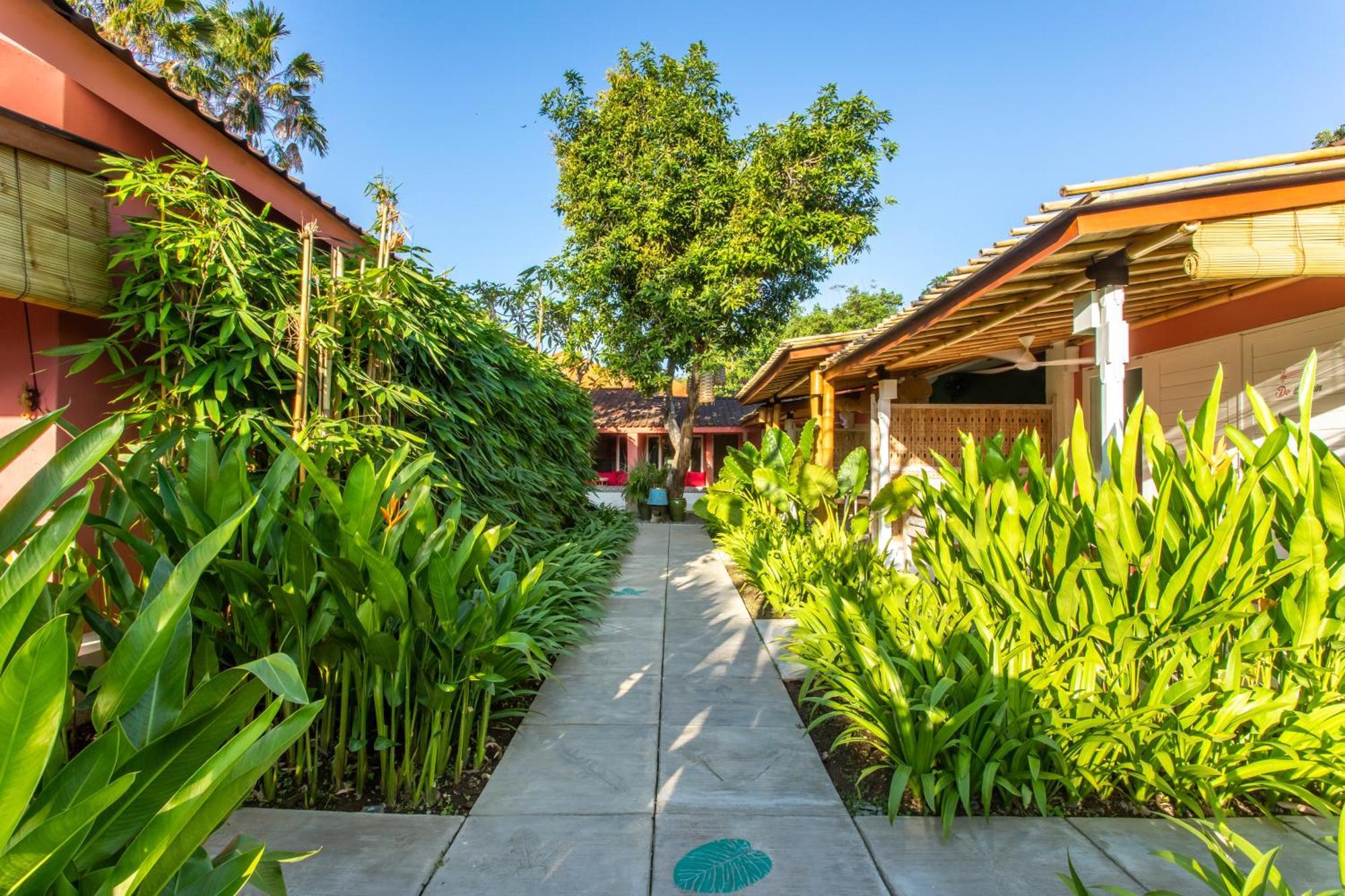 Pinkprivate Sanur - For Cool Adults Only Bed & Breakfast Exterior photo