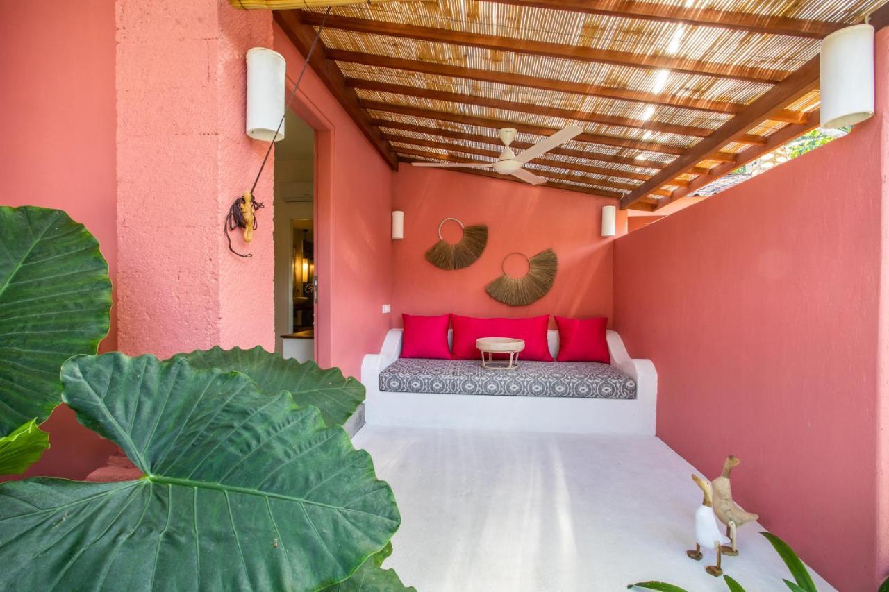Pinkprivate Sanur - For Cool Adults Only Bed & Breakfast Exterior photo