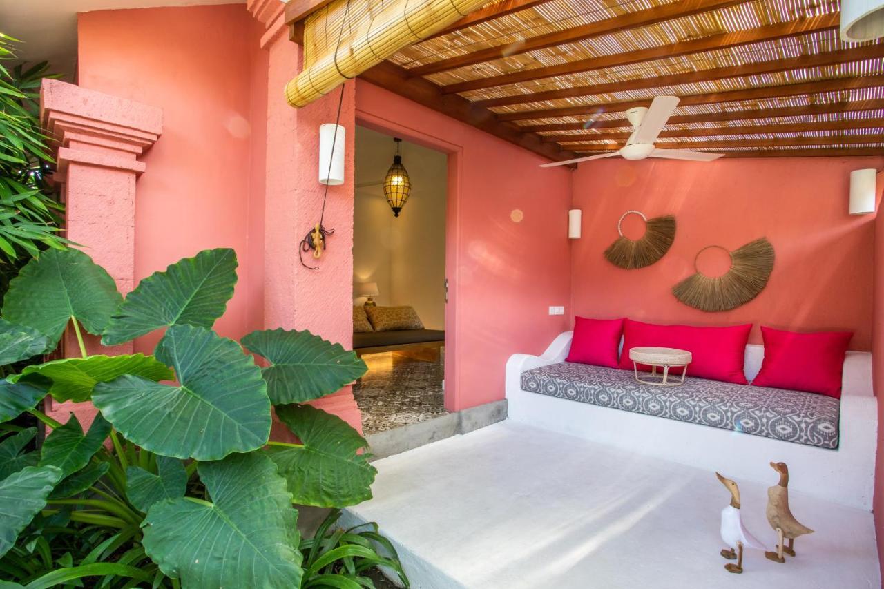 Pinkprivate Sanur - For Cool Adults Only Bed & Breakfast Exterior photo