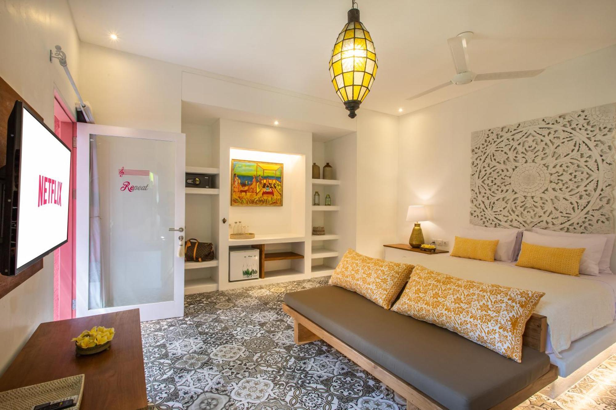 Pinkprivate Sanur - For Cool Adults Only Bed & Breakfast Exterior photo
