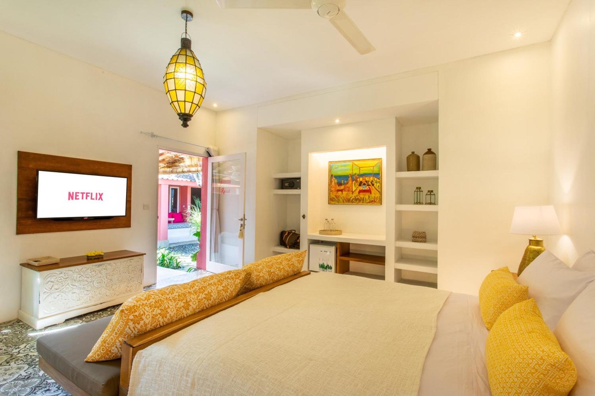 Pinkprivate Sanur - For Cool Adults Only Bed & Breakfast Exterior photo