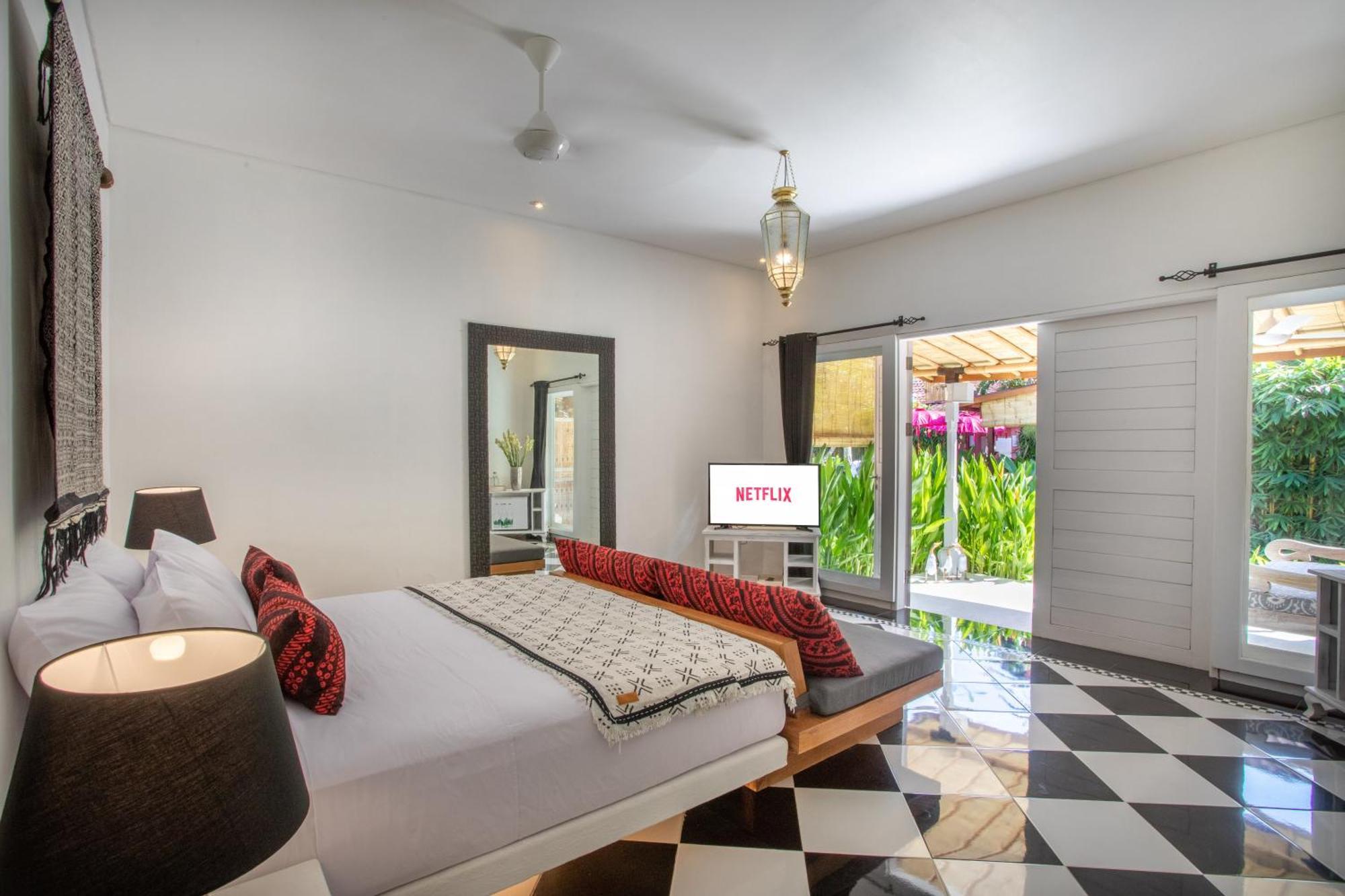 Pinkprivate Sanur - For Cool Adults Only Bed & Breakfast Exterior photo
